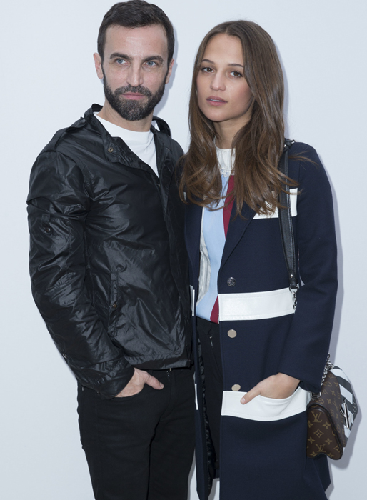 Louis Vuittons designer Nicolas Ghesquire och Alicia Vikander i Paris. Louis Vuittons designer Nicolas Ghesquire och Alicia Vikander i Paris.