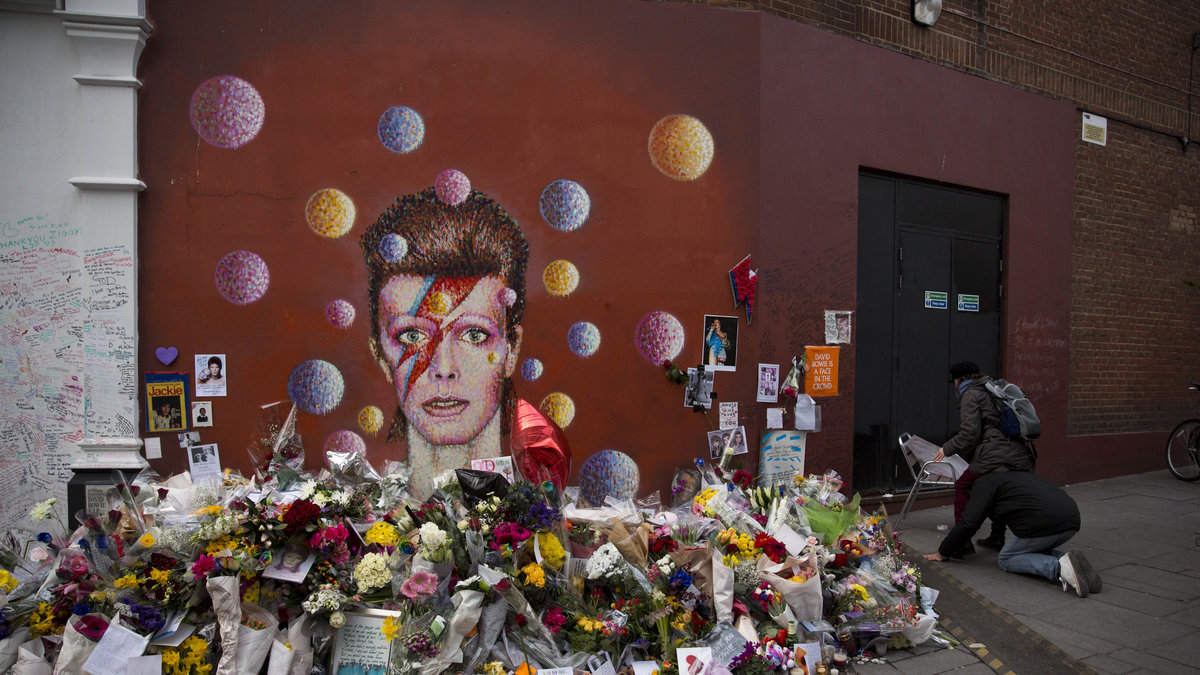 "David Bowie var en riktig musiker, en musiker man ska respektera för det geni han var."
