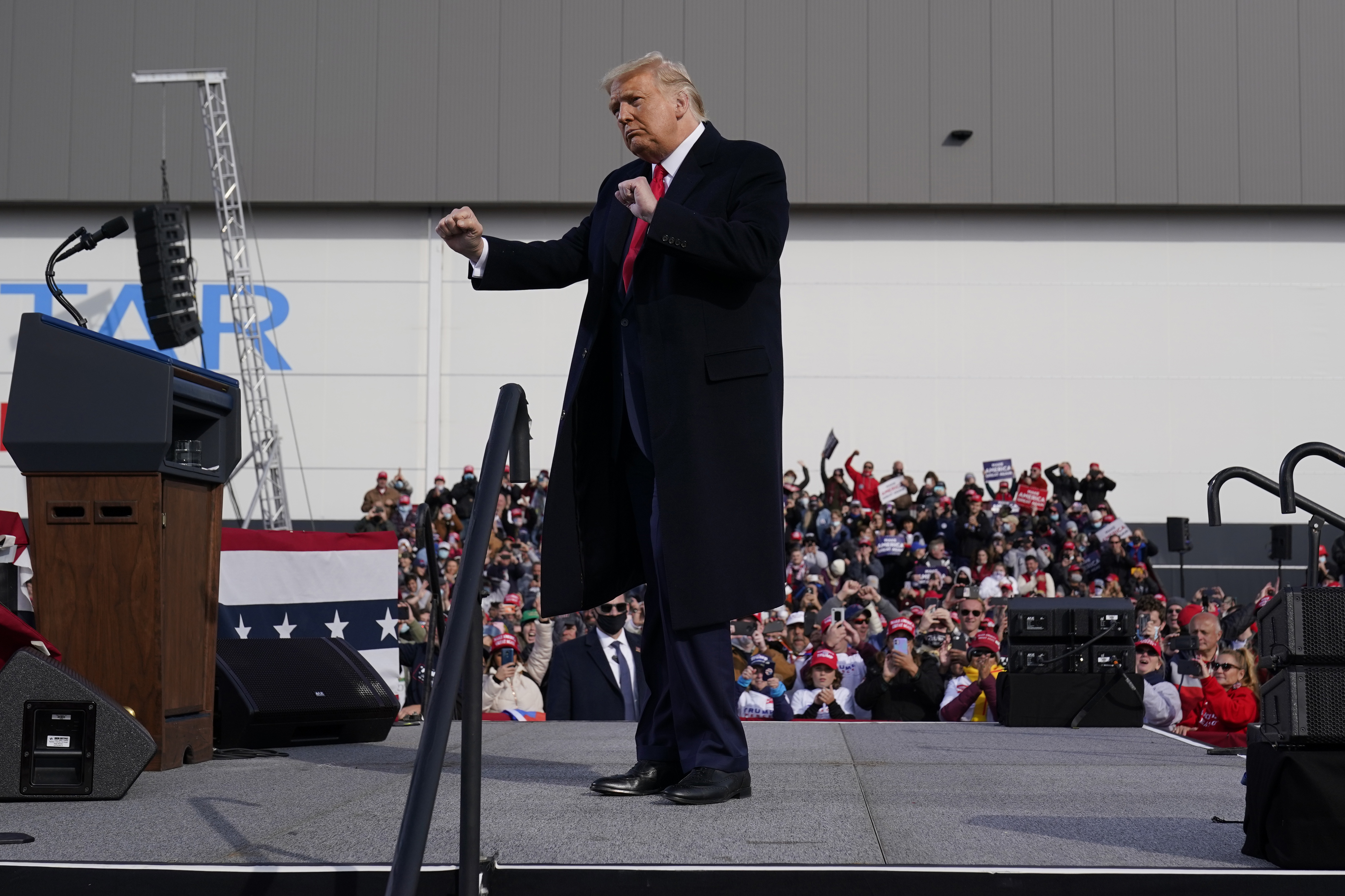 Donald Trump har tröttnat på pandemin. Donald Trump har tröttnat på pandemin.