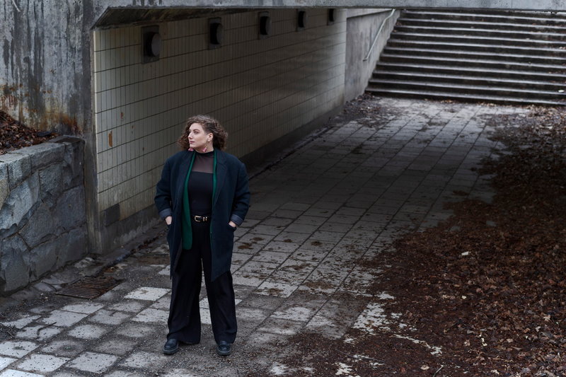 Sofia Rönnow Pessah är sakkunnig inom EU-frågor på Rädda Barnen och ägnar resten av tiden åt skrivandet.