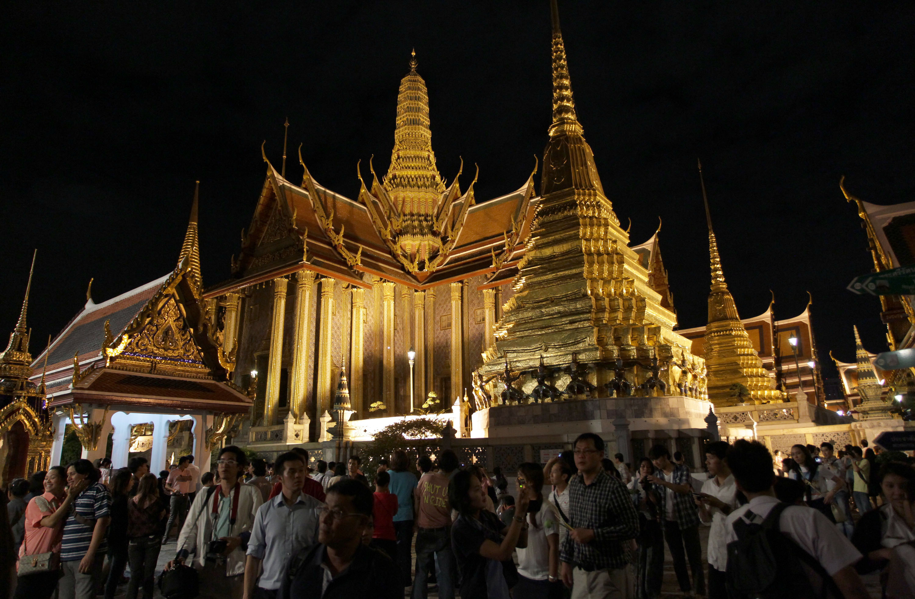 Buddhatemplet i Bangkok är ett av de mest populära turistmålen. USA utfärdade en varning för terrorattacker på fredagen.