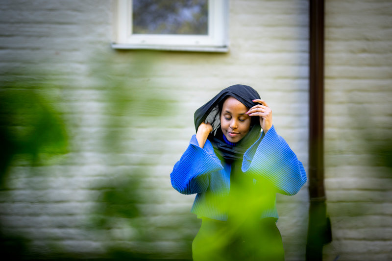 "Jag har bevakat den högerextrema miljön i många år och har alltid haft som ambition att de ska kunna läsa mina texter och säga att det stämmer i sak. Det har varit komplicerat och svårt. Men samtidigt blir det en psykologisk process: om man fattar miljön och pratar med dem blir man mindre rädd", säger Bilan Osman.
