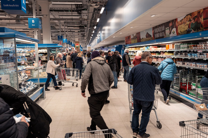 "Det har varit extremt stort i norsk media", säger Patrik Zäll om den kommande sänkningen av matmomsen.