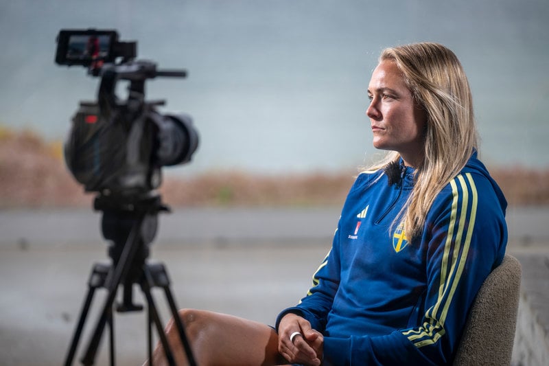 "Fridolina (Rolfö) är en spelare som kan göra det lilla extra", säger mittbacken Magdalena Eriksson under damlandslagets EM-samling i Åhus.