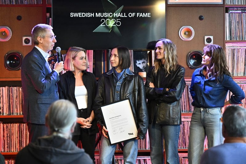 Sahara Hotnights valdes också in. 