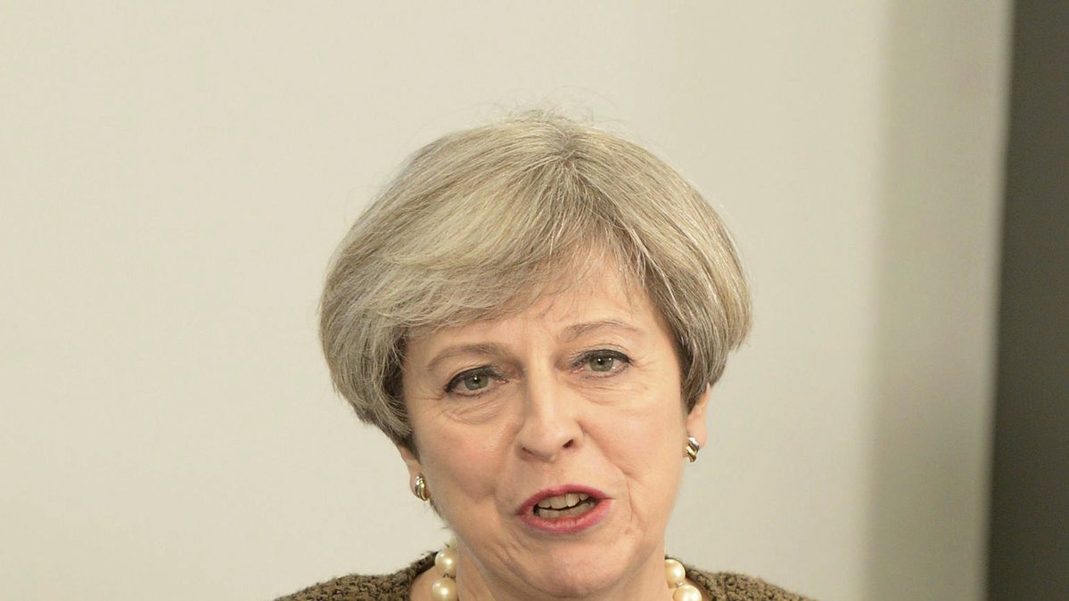 Theresa May tros skicka in den officiella ansökan om utträde i mars. 