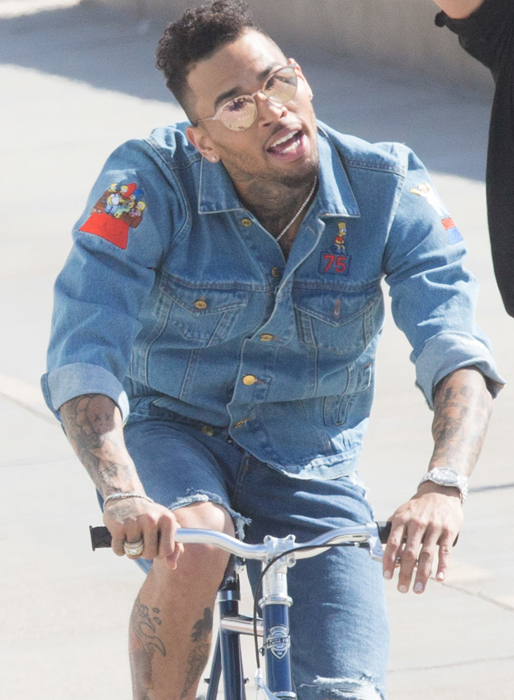 Chris Brown spelar in en musikvideo i Santa Monica. Chris Brown spelar in en musikvideo i Santa Monica.