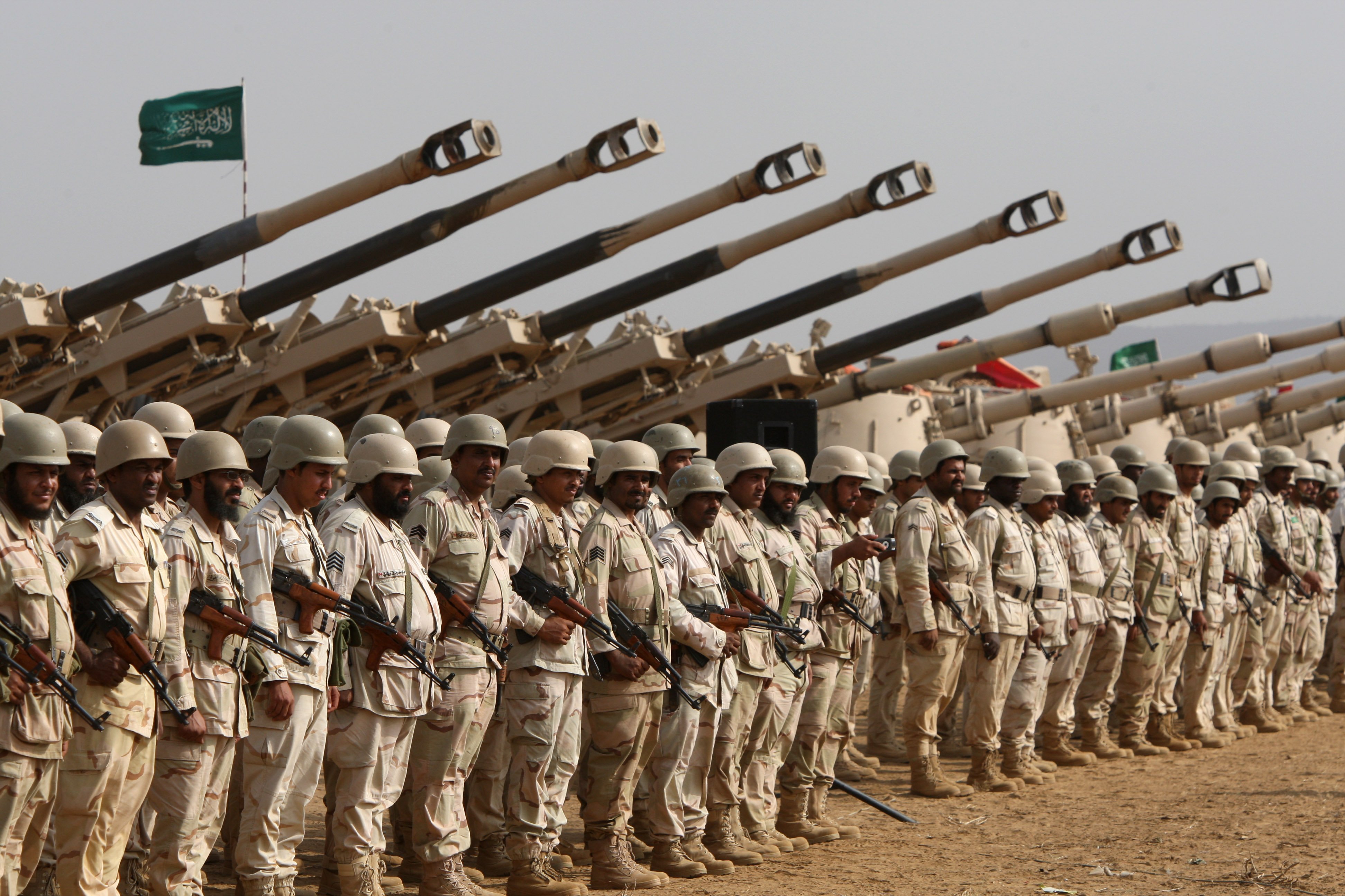 En vapenfabrik planeras i Saudiarabiens öken, i samarbete med svenska myndigheter.