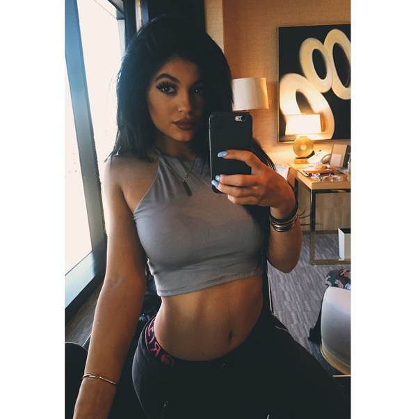 Kylie Jenner bjuder på magselfie. Kylie Jenner bjuder på magselfie.