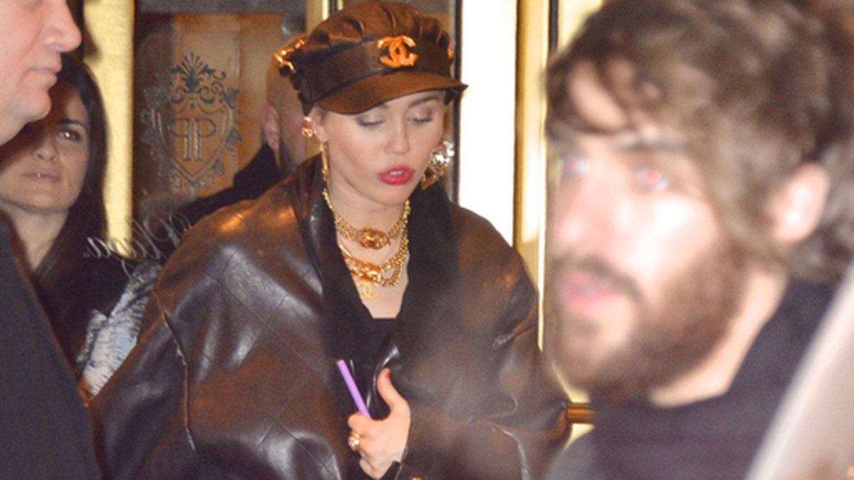 Miley Cyrus lämnar hotellet Plaza i New York. 