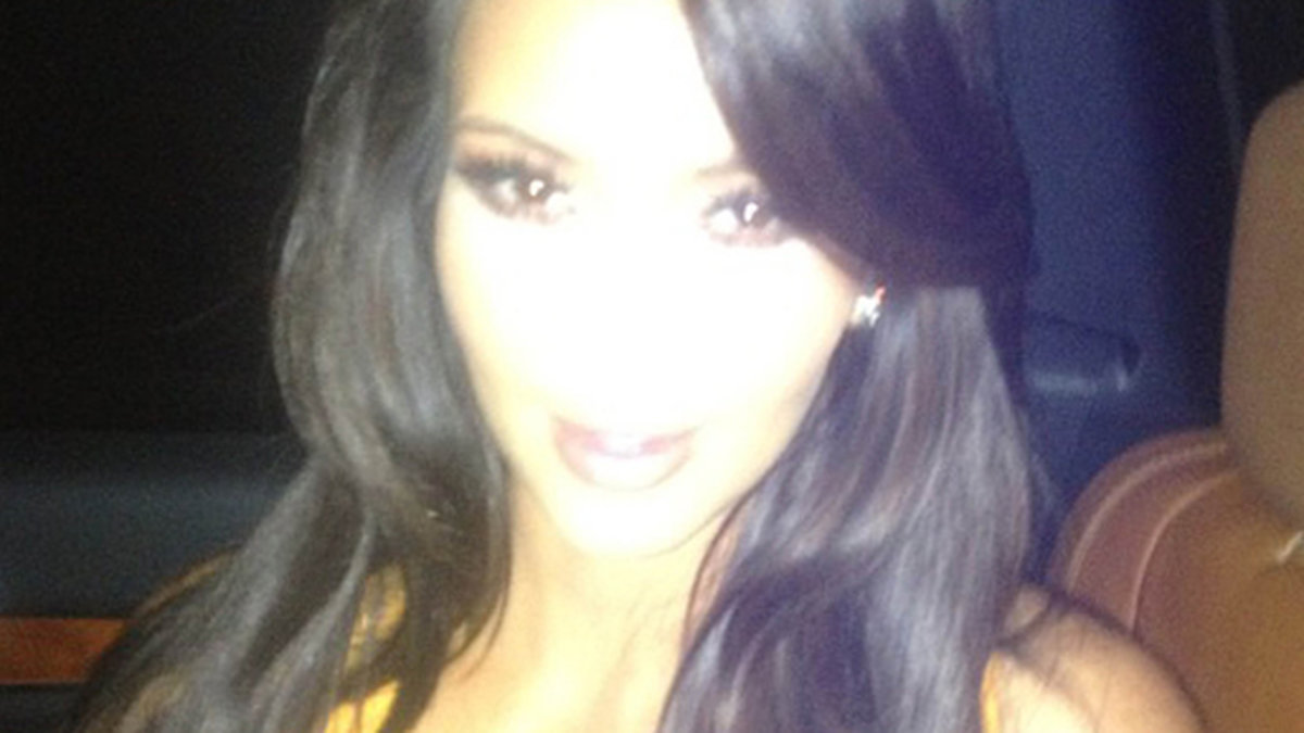 Kim Kardashian i citrongult år 2012. 