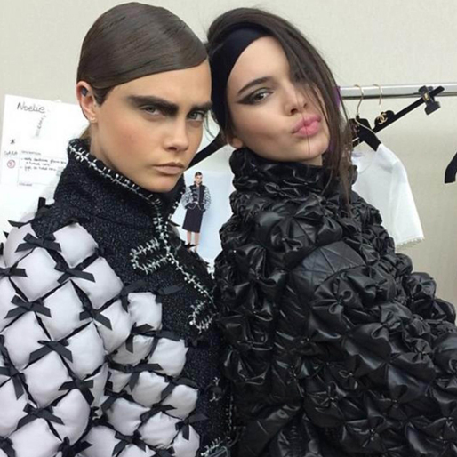 Cara och Kendall gick Chanel-visningen tillsammans. Cara och Kendall gick Chanel-visningen tillsammans.