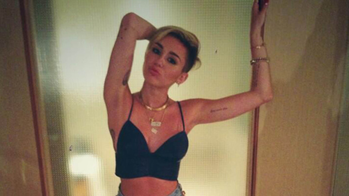 Miley Cyrus rockar jeansshorts. 