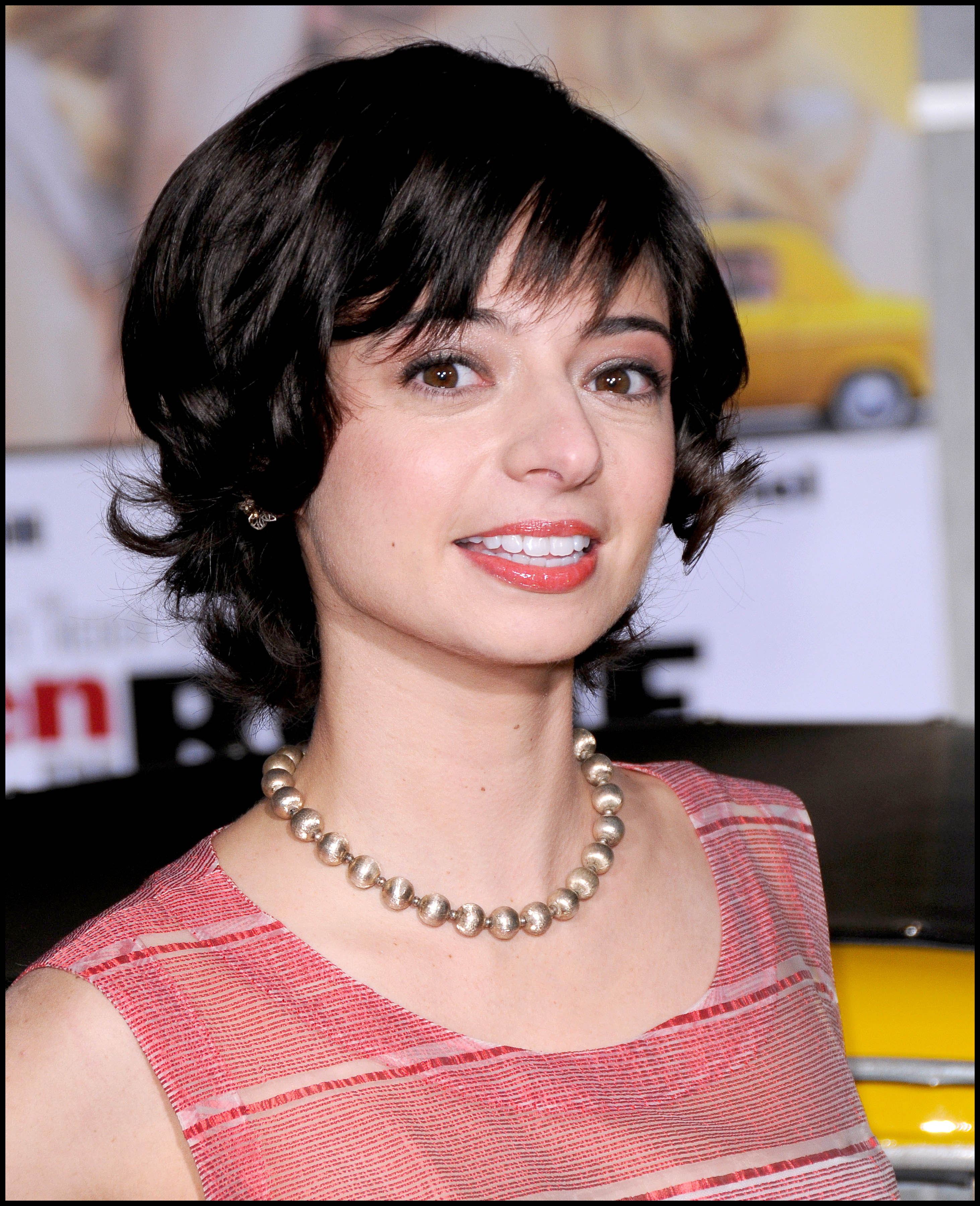 Kate Micucci är söt på röda mattan. Kate Micucci är söt på röda mattan.