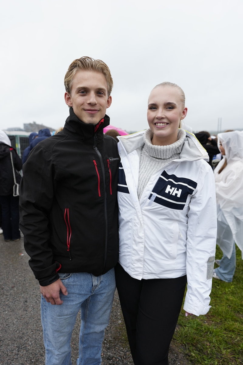 Martin Kristoffersson och Julia Funner har åkt från Norge för att se Hov1:s avskedskonsert på Gärdet i Stockholm.
