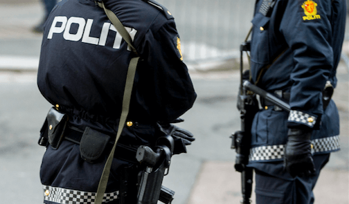 – Eftersom personen anträffades i ett rör så är kroppen lite svår att komma åt. Det är en liten operation som måste till för att polisen ska få tag i kroppen, sa Svein Arild Jørundland som är insatsledare på Oslopolisen, till NRK.