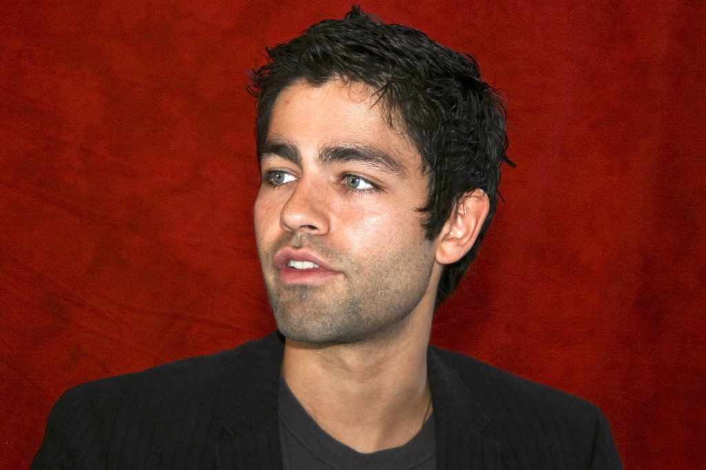 Utan skägg är han mer lik den Vince Chase vi är vana att se i "Entourage". Utan skägg är han mer lik den Vince Chase vi är vana att se i "Entourage".