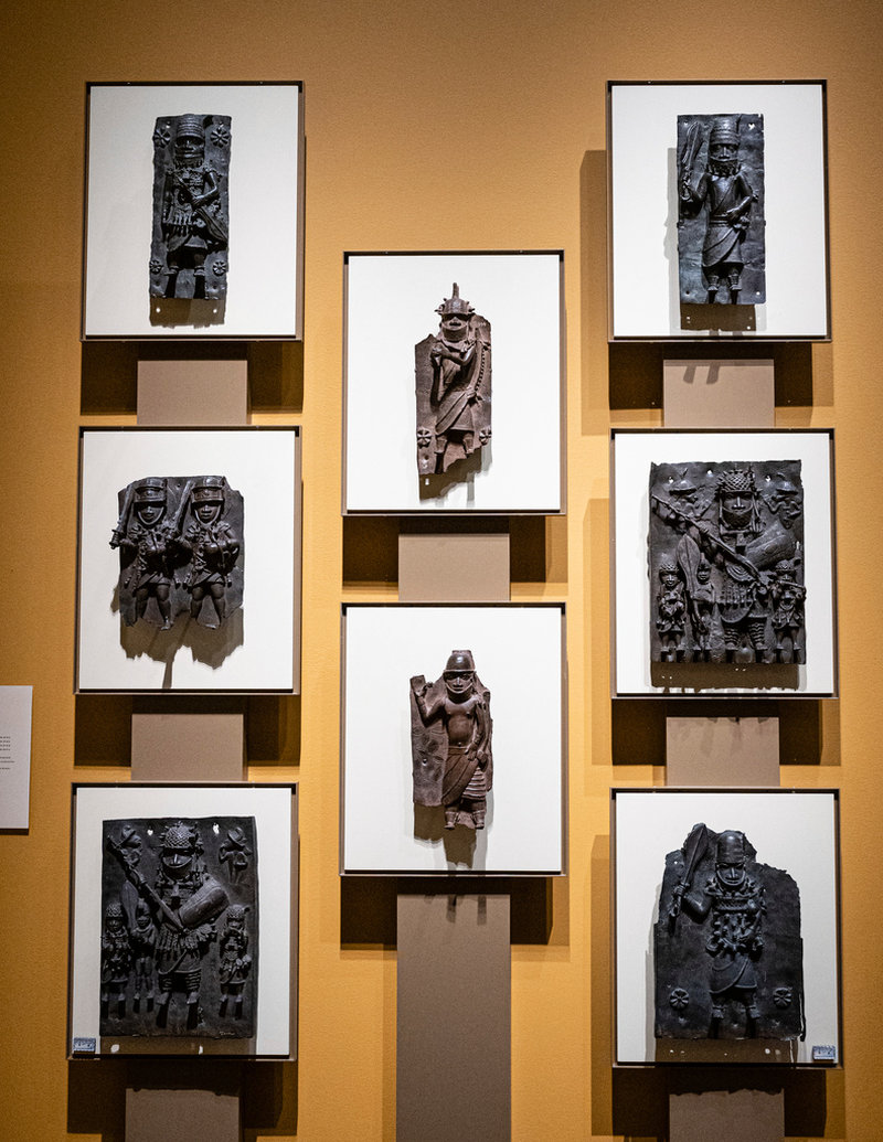 Åtta av 29 Beninbronser som lämnades tillbaka från Smithsonianmuseet till Nigeria i år. Arkivbild.