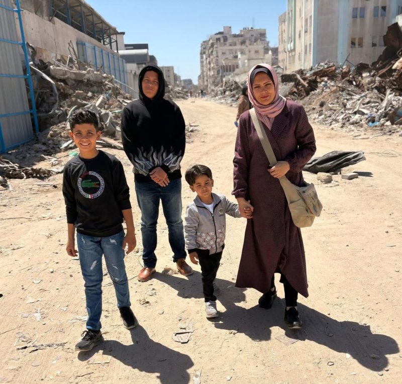 Yazeed, Saeed, Omar och Maysaa al-Khodary bland rasmassorna i Gaza stad.