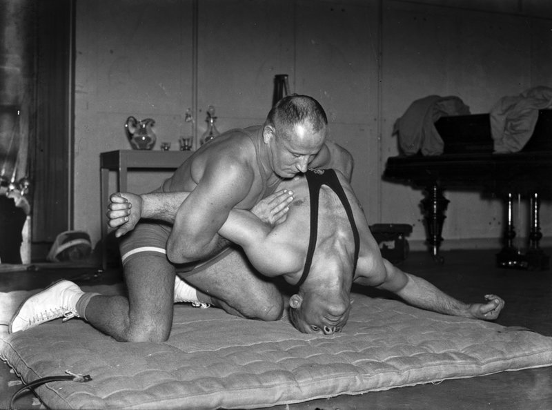 Brottare Kokkinen och Cadier i Nordisk idrottsfest på Konserthuset i Stockholm. Arkivbild.